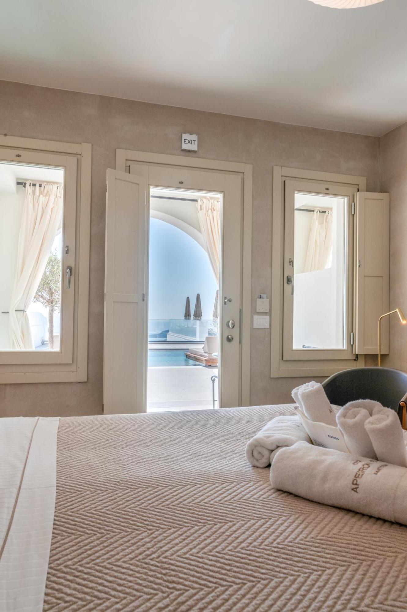 Apeiron Blue Santorini - Sustainable Adults Only 14 Plus Тира Номер фото