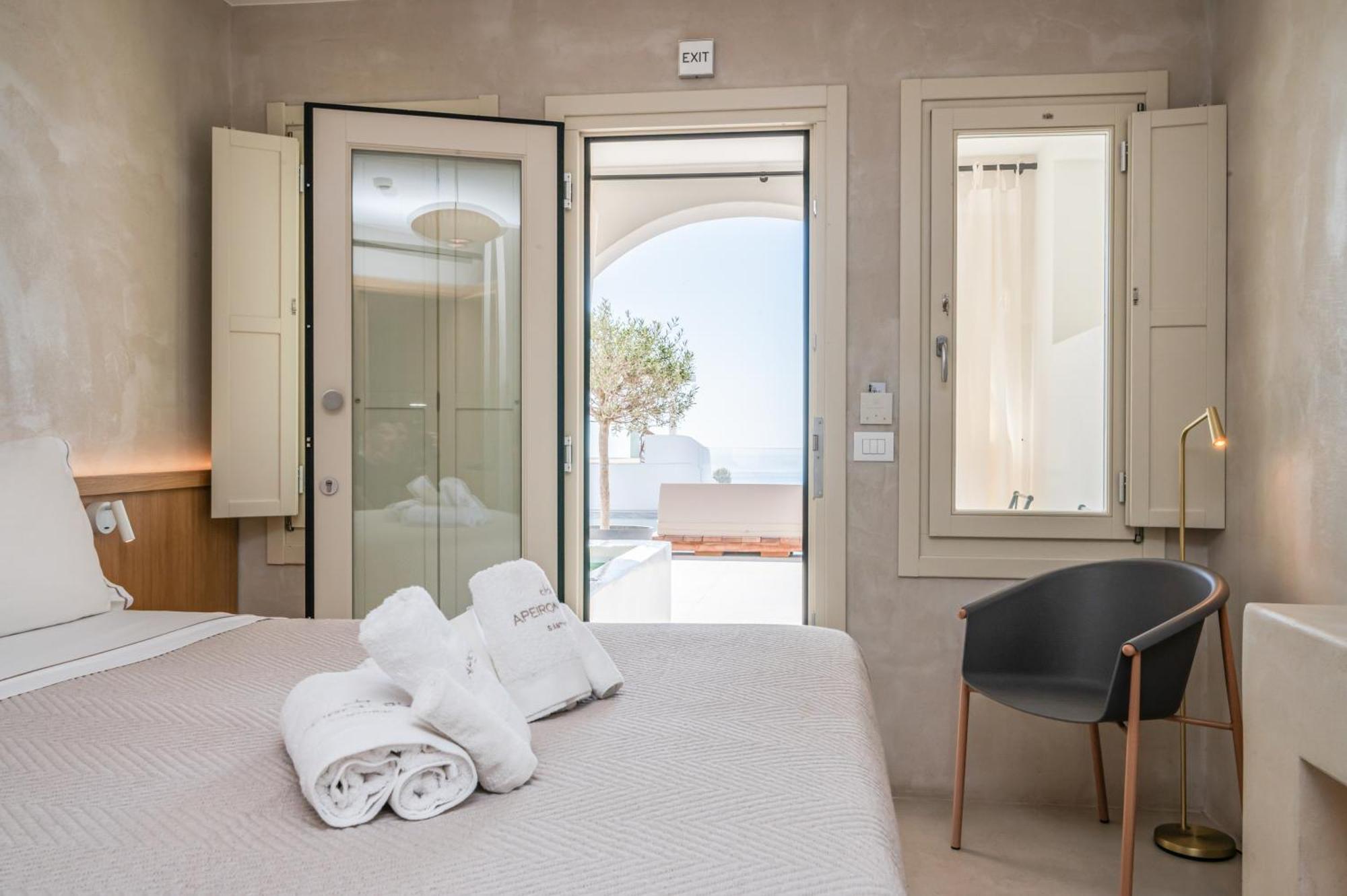 Apeiron Blue Santorini - Sustainable Adults Only 14 Plus Тира Номер фото